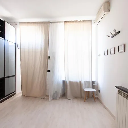 Апартаменты Youhosty - Watt 4 *